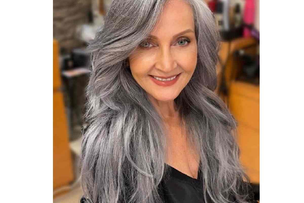 Long Hairstyles For Women Over 50 (12)