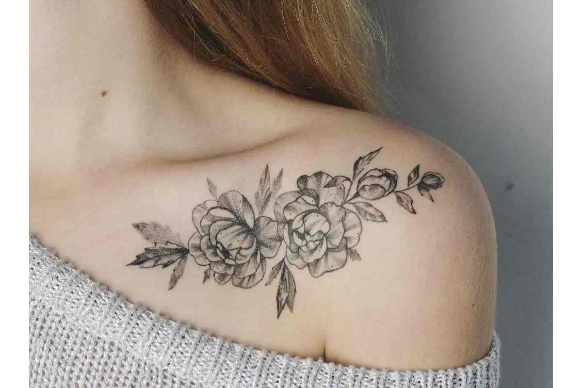 Meaningful Collar Bone Tattoos For Females (12)