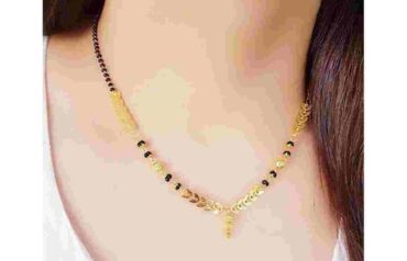 Short Mangalsutra Design in Gold (8)