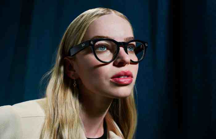 what exactly are “smart glasses